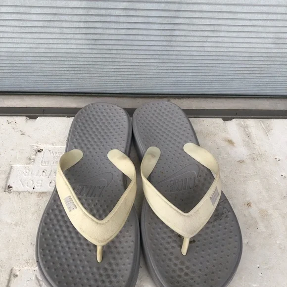 Nike Womens Cream and Gray Flip Flops sandals Size W6 - Picture 11 of 14